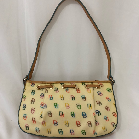 Dooney & Bourke second hand with stain - Picture 4 of 11